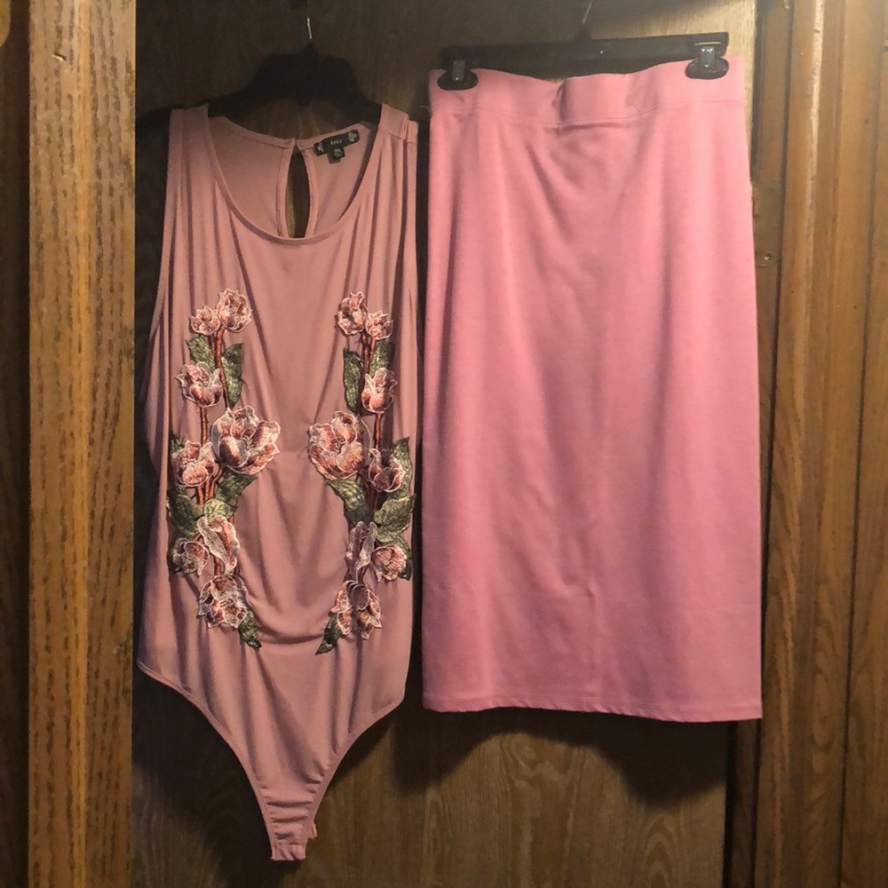 It’s a body blouse, one piece, very sexy, with flowers with a straight skirt
